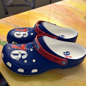 Crocs NBA Philadelphia 76ers Classic Clogs